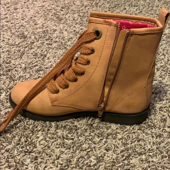 Boots - Picture 2 of 5